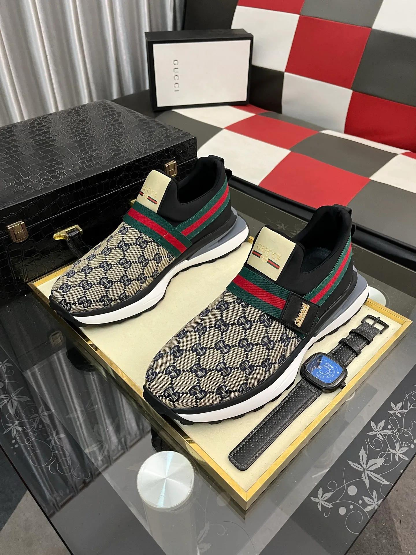 Men's shoes 💰458⌚️⌚️Gucci •Gucci original quality.~ Unique modern style sneakers. 🏃A must-have casual shoe for trendy men😍😍 Original brand imported from Italy, imported original leather, sheep lining (refuses to discolor and grind feet) Sole: Original sole provided by the original factory, French lazy style design ⚠️Fit to the feet, original quality attached, super comfortable original sole, code number: 38-443️⃣colors available